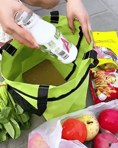 Bolso con ruedas arrastrado sin cargar peso en la espalda